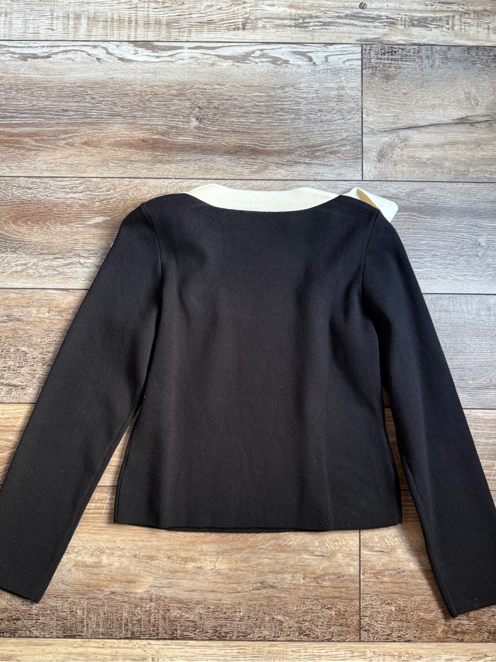 Black & Cream Bow-Shoulder Sweater - Entro - Picture 3 of 5